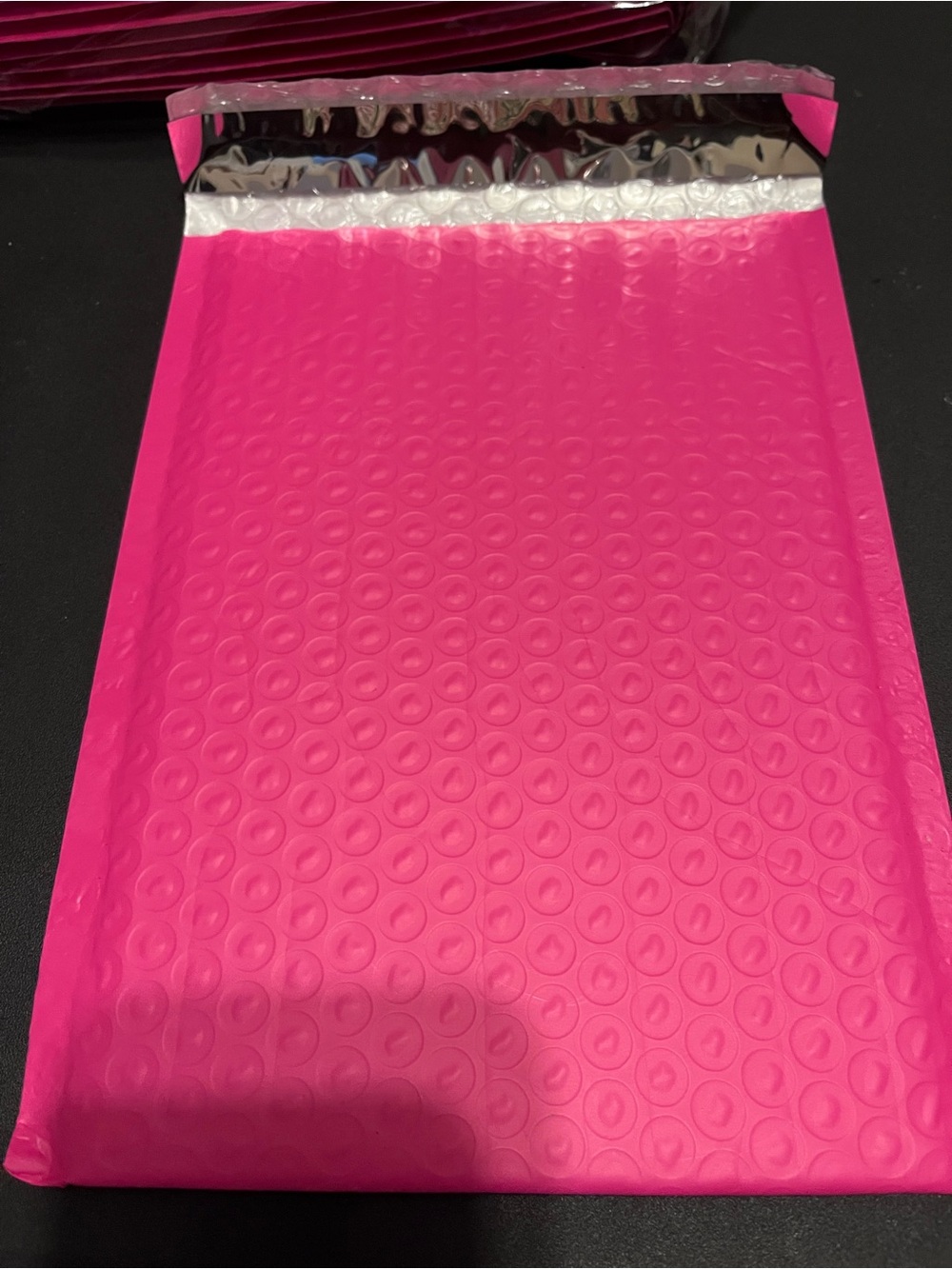 Hot Pink Bubble Mailers - Pack of 40 Protective Shipping Envelopes - 6x9 - Picture 3 of 3